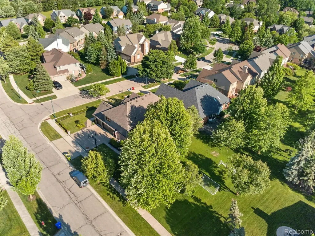 371 Lone Pine Circle Rochester City MI 48307