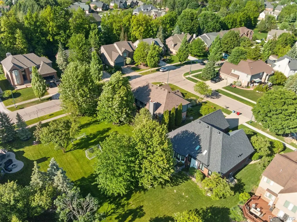 371 Lone Pine Circle Rochester City MI 48307