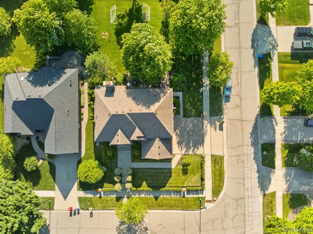 371 Lone Pine Circle Rochester City MI 48307