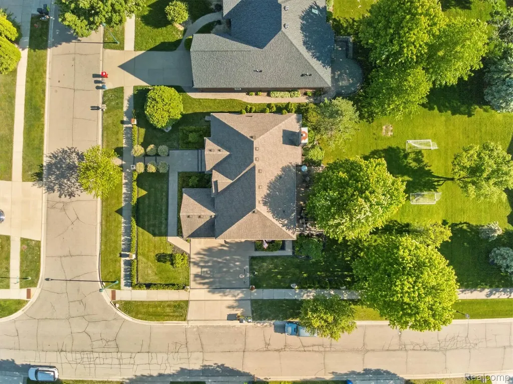 371 Lone Pine Circle Rochester City MI 48307