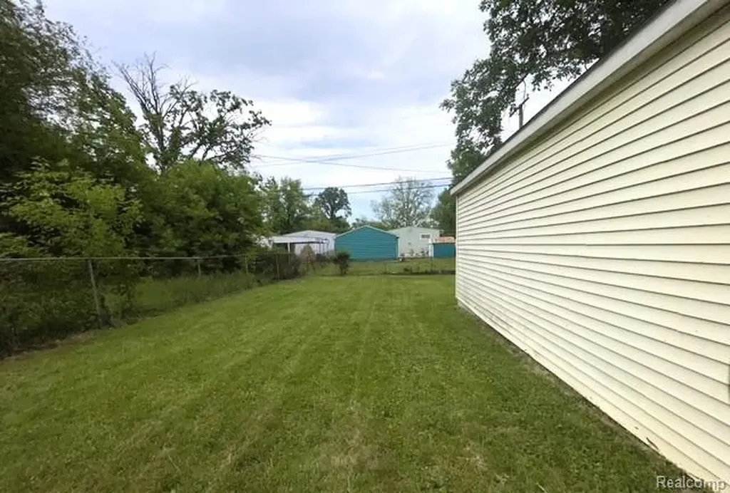 26680 Penn Street Inkster City MI 48141