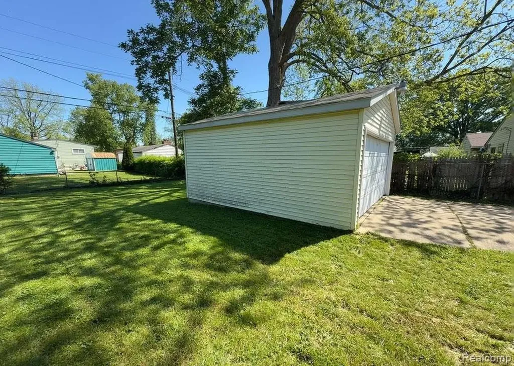 26680 Penn Street Inkster City MI 48141