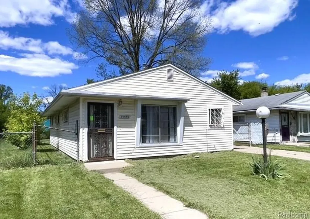 26680 Penn Street Inkster City MI 48141
