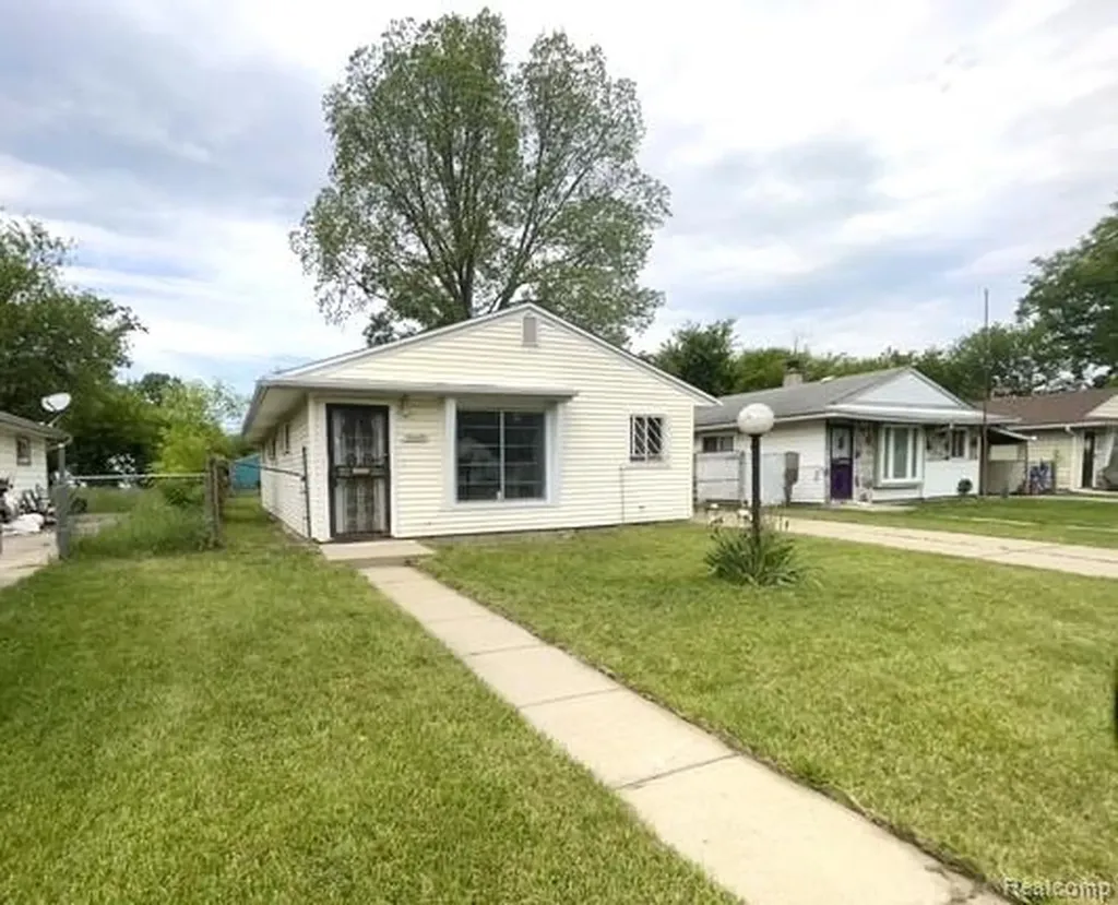 26680 Penn Street Inkster City MI 48141