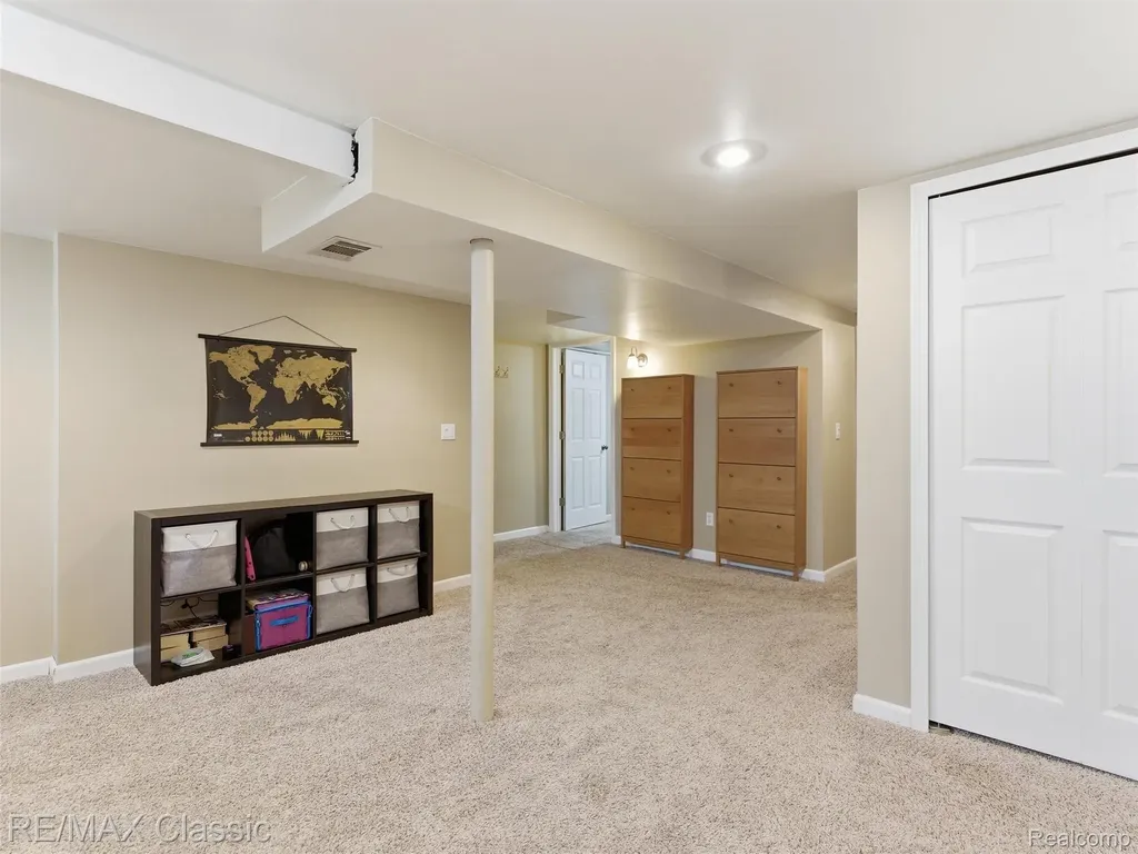 41020 Greenbriar Lane Plymouth Charter Township MI 48170