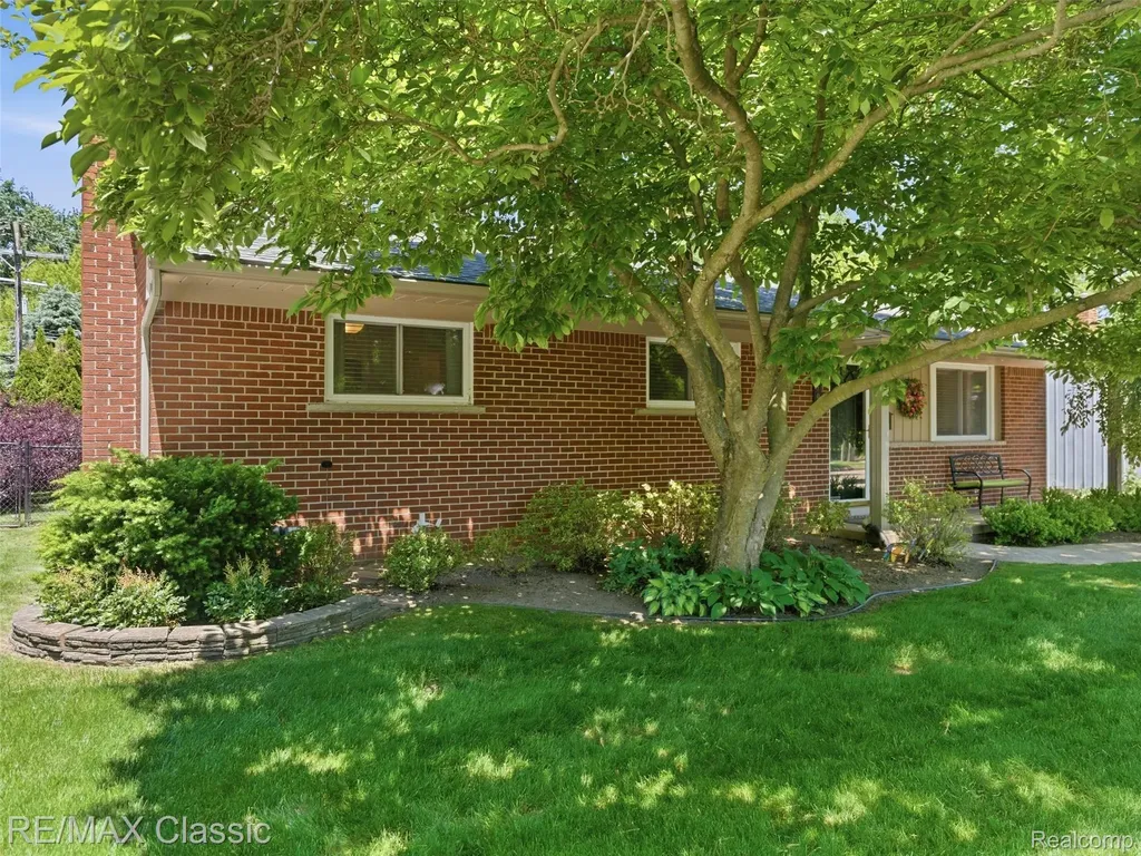 41020 Greenbriar Lane Plymouth Charter Township MI 48170