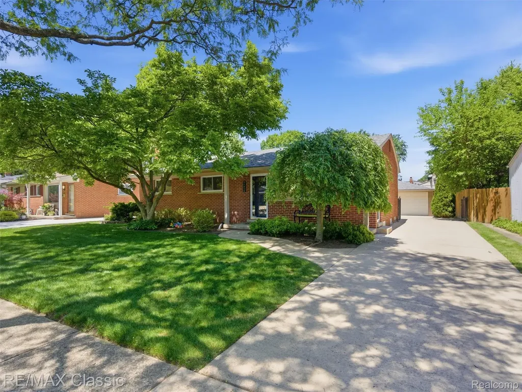 41020 Greenbriar Lane Plymouth Charter Township MI 48170
