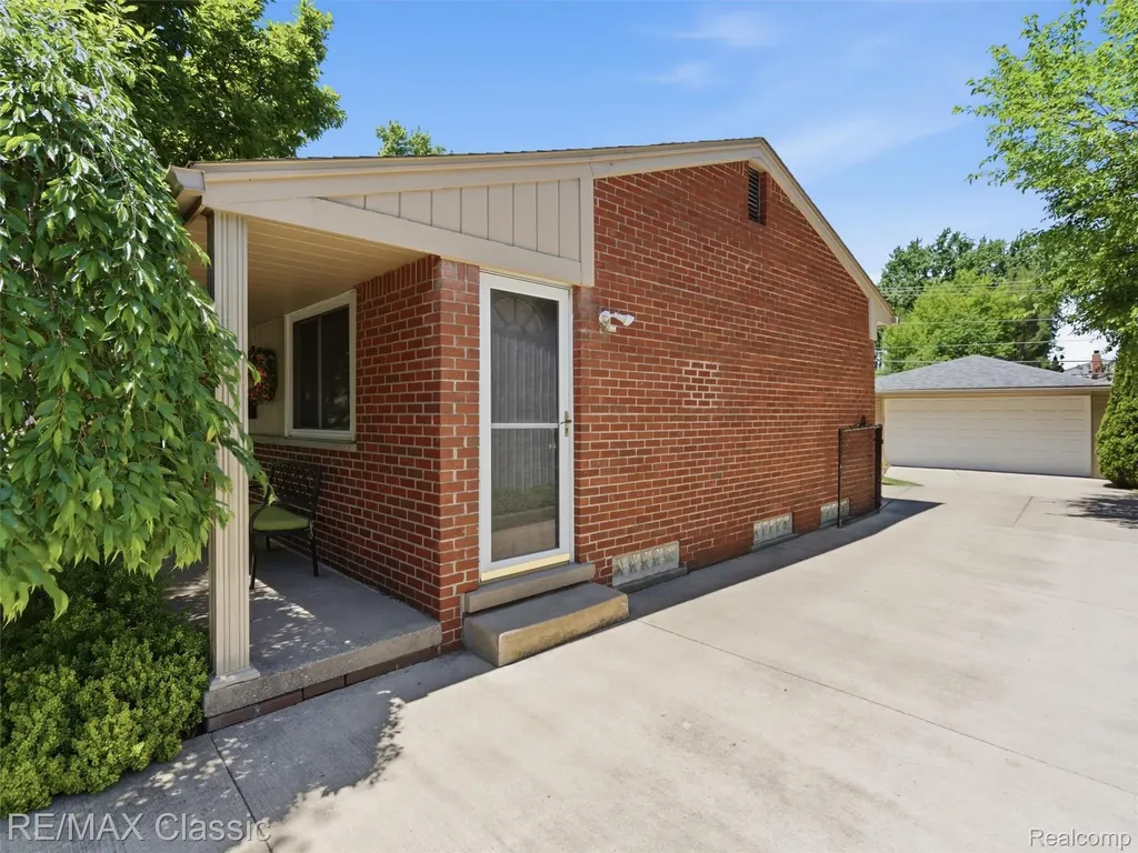 41020 Greenbriar Lane Plymouth Charter Township MI 48170