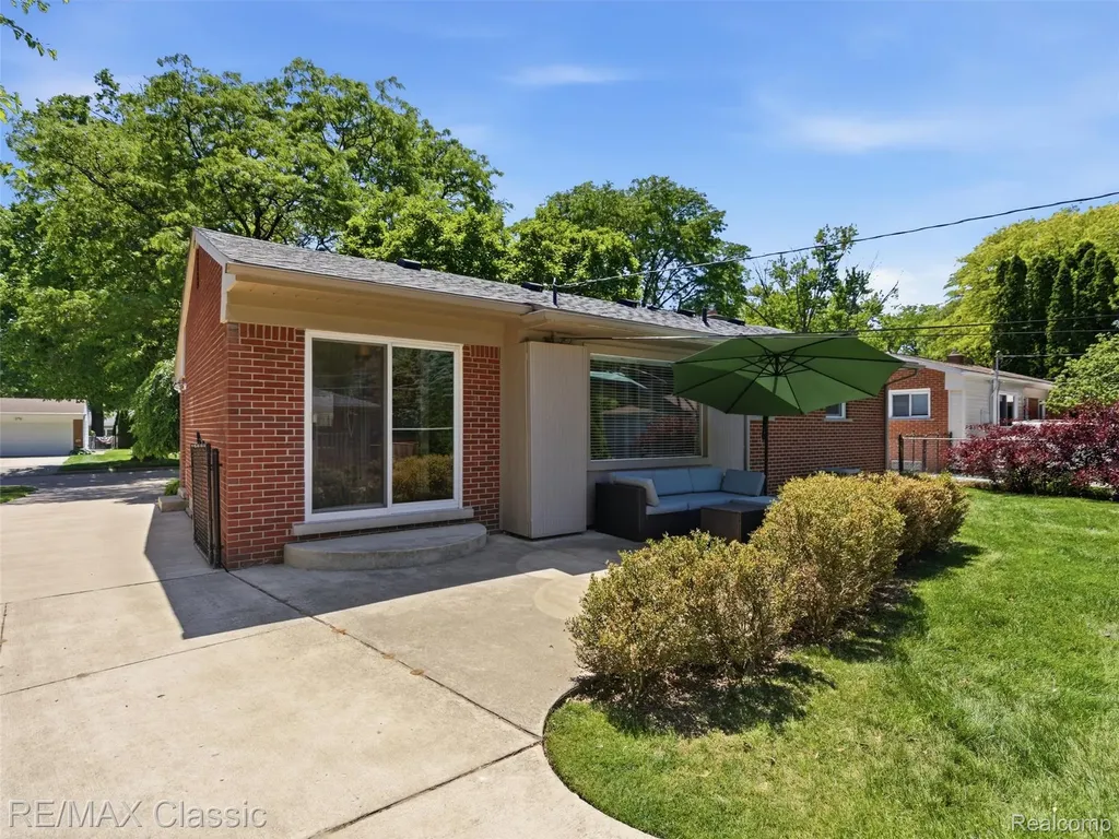 41020 Greenbriar Lane Plymouth Charter Township MI 48170