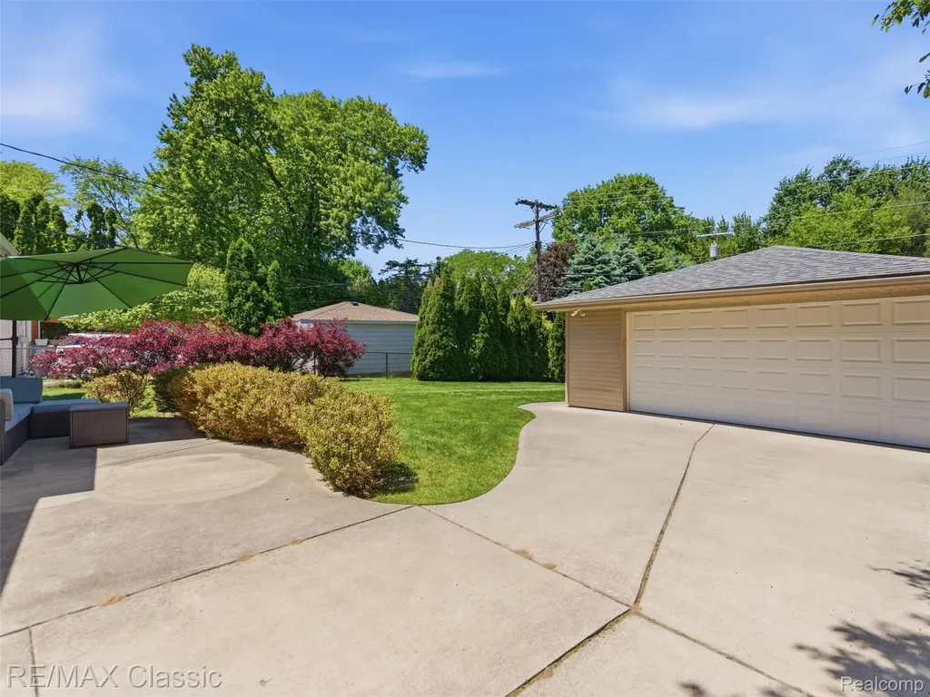 41020 Greenbriar Lane Plymouth Charter Township MI 48170