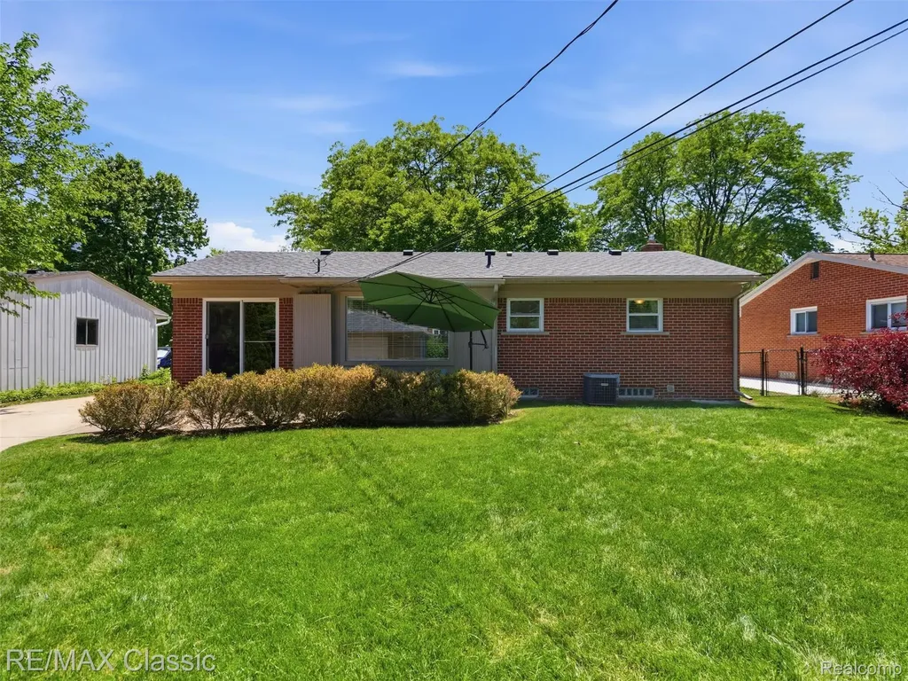 41020 Greenbriar Lane Plymouth Charter Township MI 48170