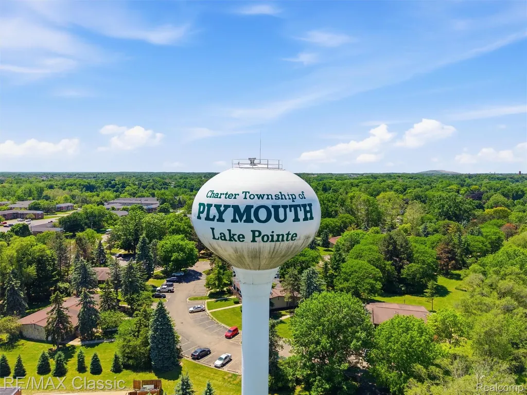 41020 Greenbriar Lane Plymouth Charter Township MI 48170