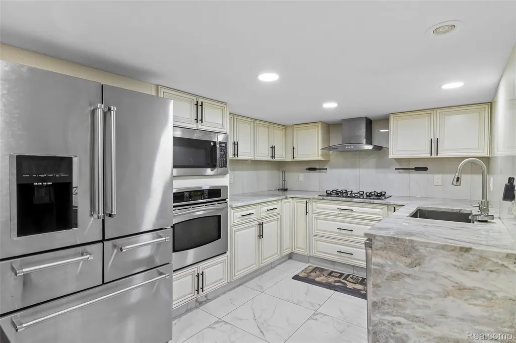 13670 Terra Santa Drive Sterling Heights City MI 48312