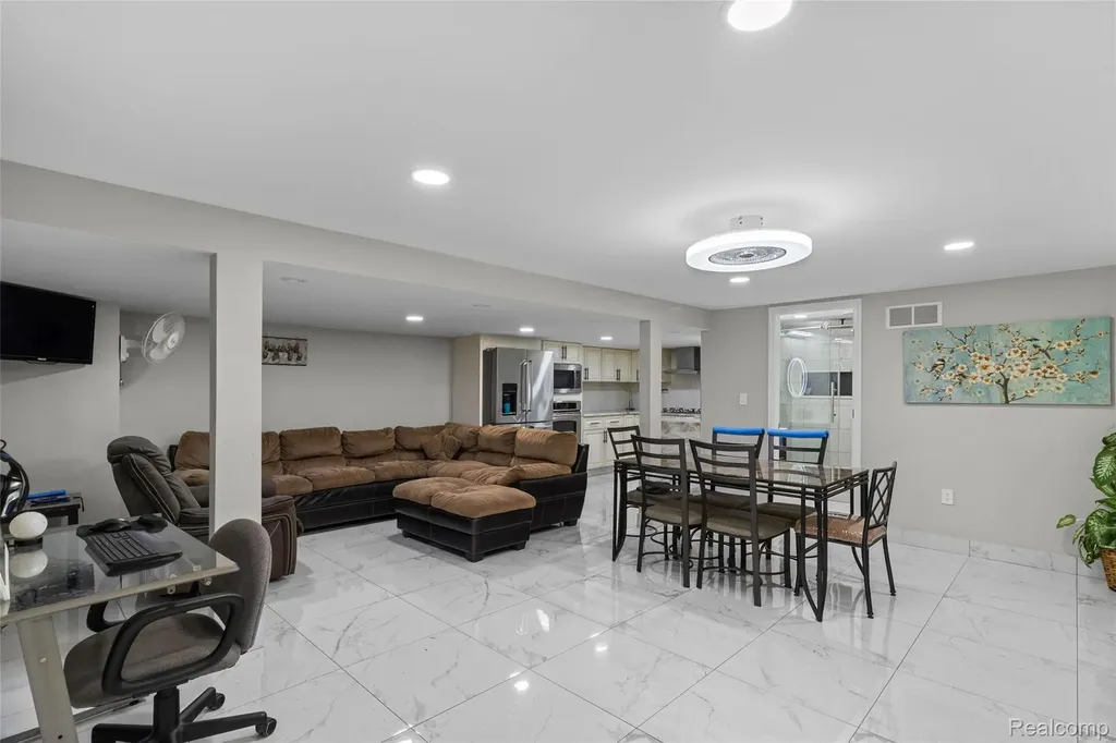 13670 Terra Santa Drive Sterling Heights City MI 48312