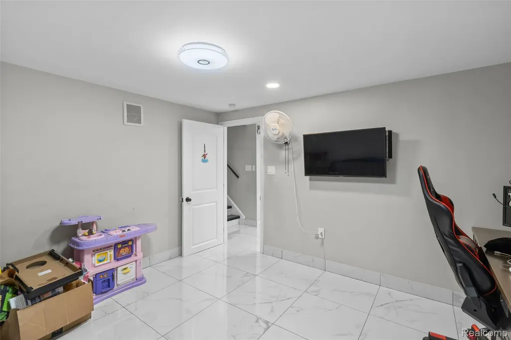 13670 Terra Santa Drive Sterling Heights City MI 48312