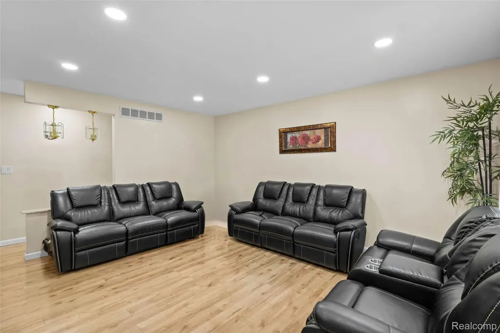13670 Terra Santa Drive Sterling Heights City MI 48312
