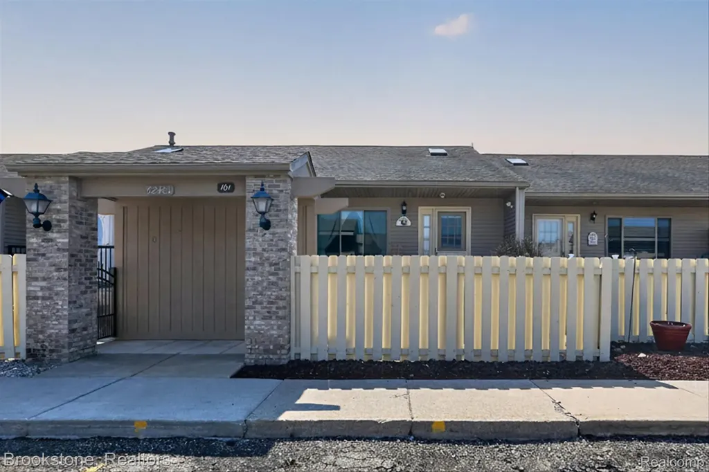 62401 Raleigh Court South Lyon City MI 48178