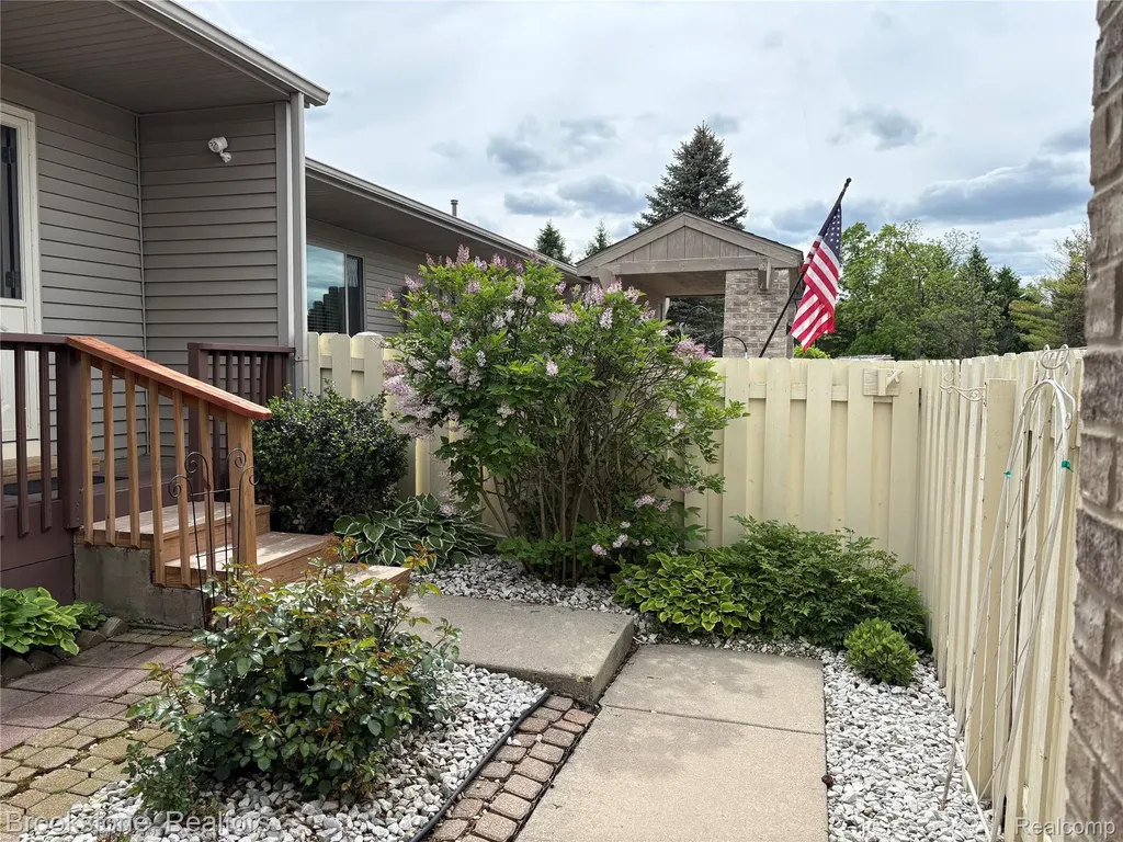 62401 Raleigh Court South Lyon City MI 48178