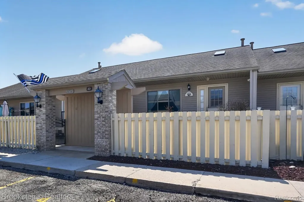 62401 Raleigh Court South Lyon City MI 48178