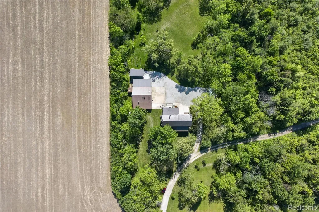 10520 North Dixie Berlin Charter Township MI 48179
