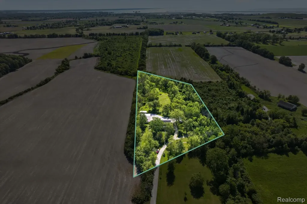 10520 North Dixie Berlin Charter Township MI 48179