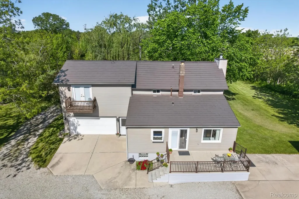 10520 North Dixie Berlin Charter Township MI 48179