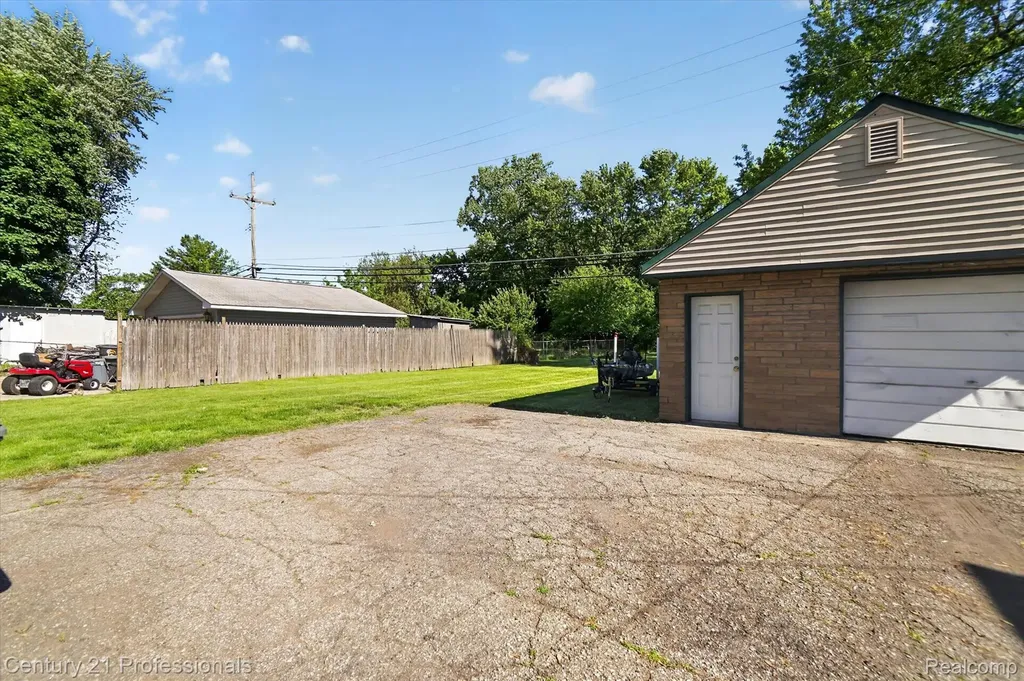 28524 7 Mile Road Livonia City MI 48152