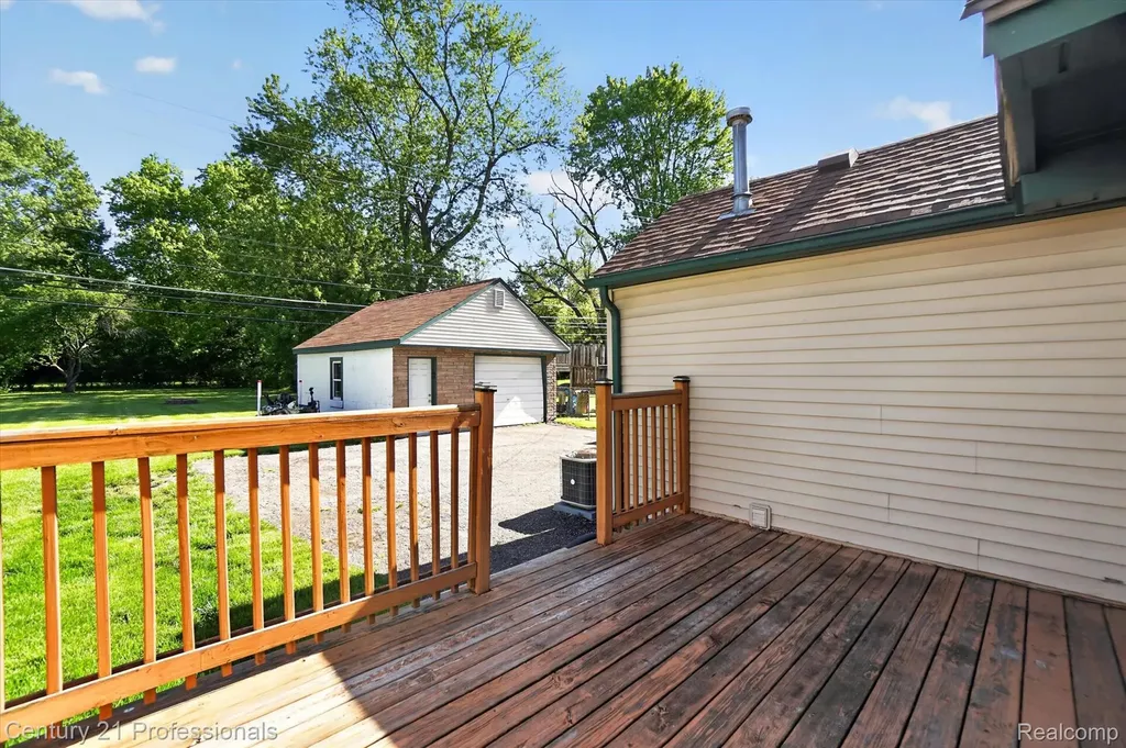 28524 7 Mile Road Livonia City MI 48152
