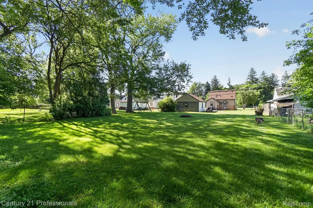 28524 7 Mile Road Livonia City MI 48152
