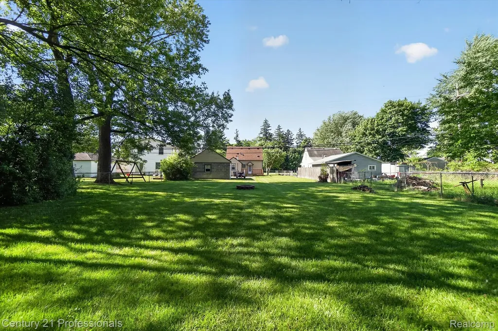 28524 7 Mile Road Livonia City MI 48152