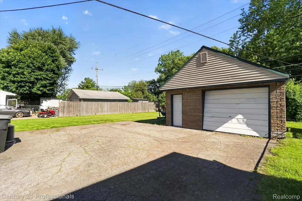 28524 7 Mile Road Livonia City MI 48152