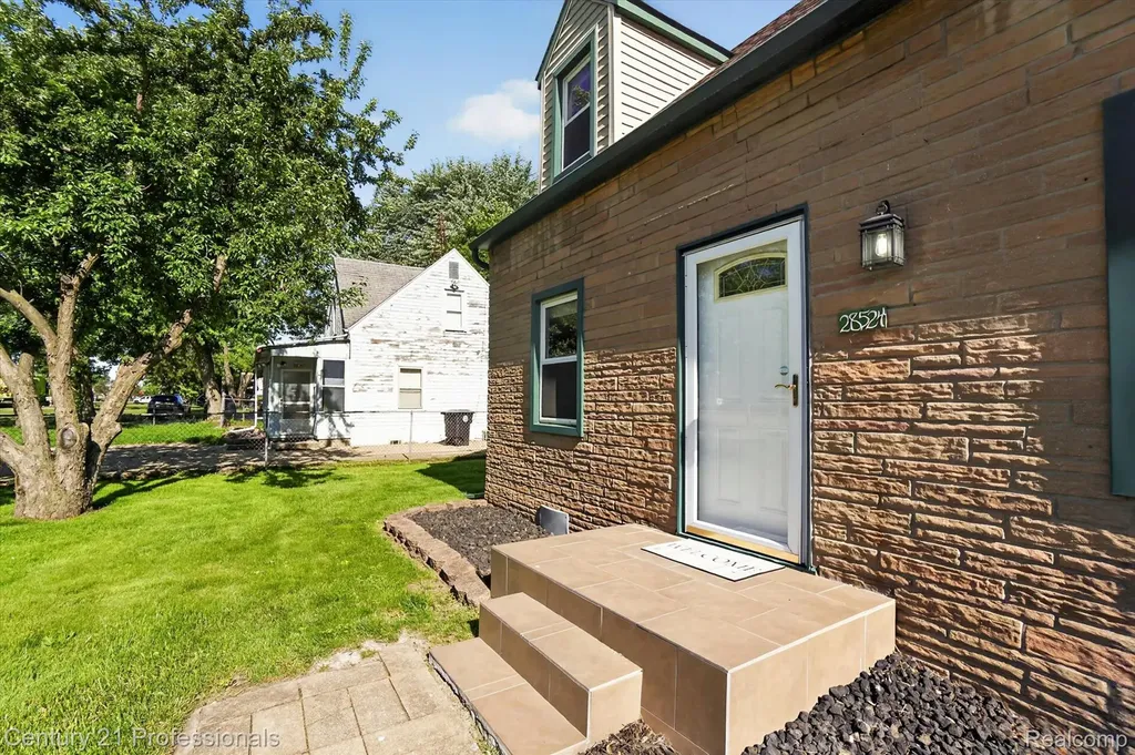 28524 7 Mile Road Livonia City MI 48152
