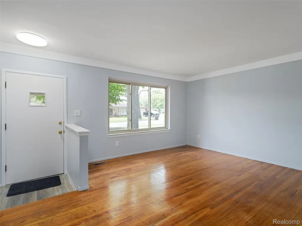 29242 Barkley Street Livonia City MI 48154