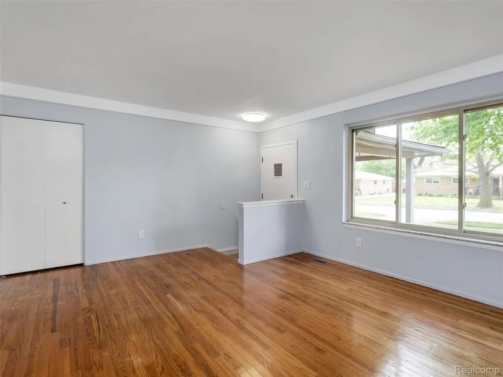 29242 Barkley Street Livonia City MI 48154