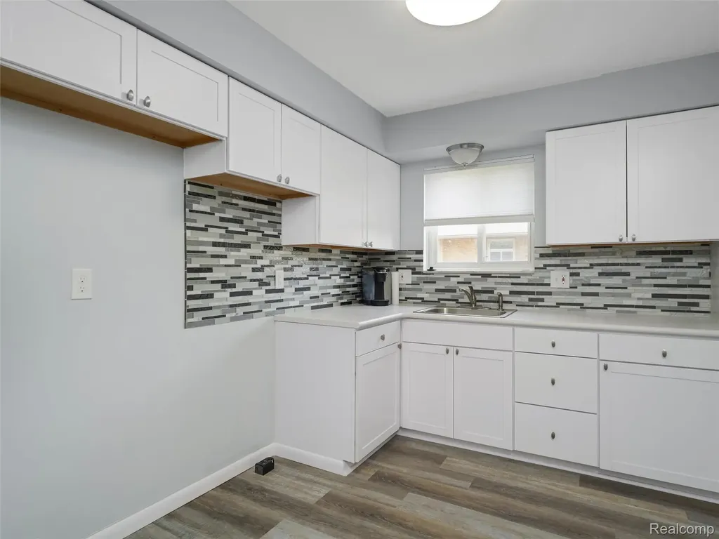29242 Barkley Street Livonia City MI 48154