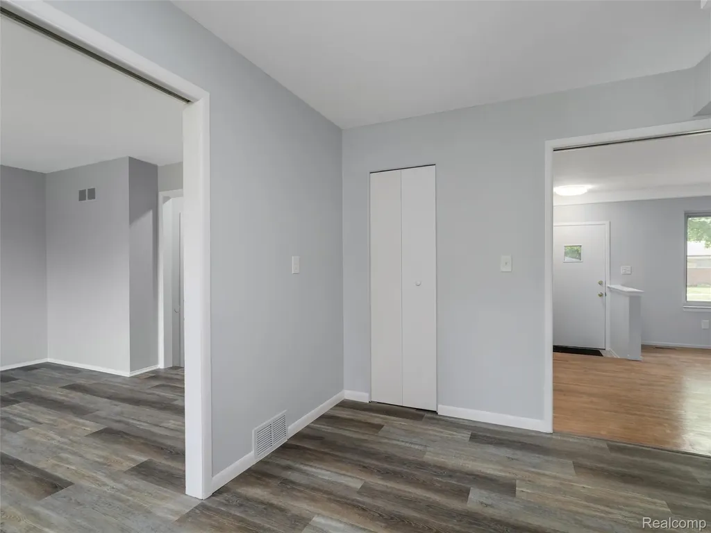 29242 Barkley Street Livonia City MI 48154