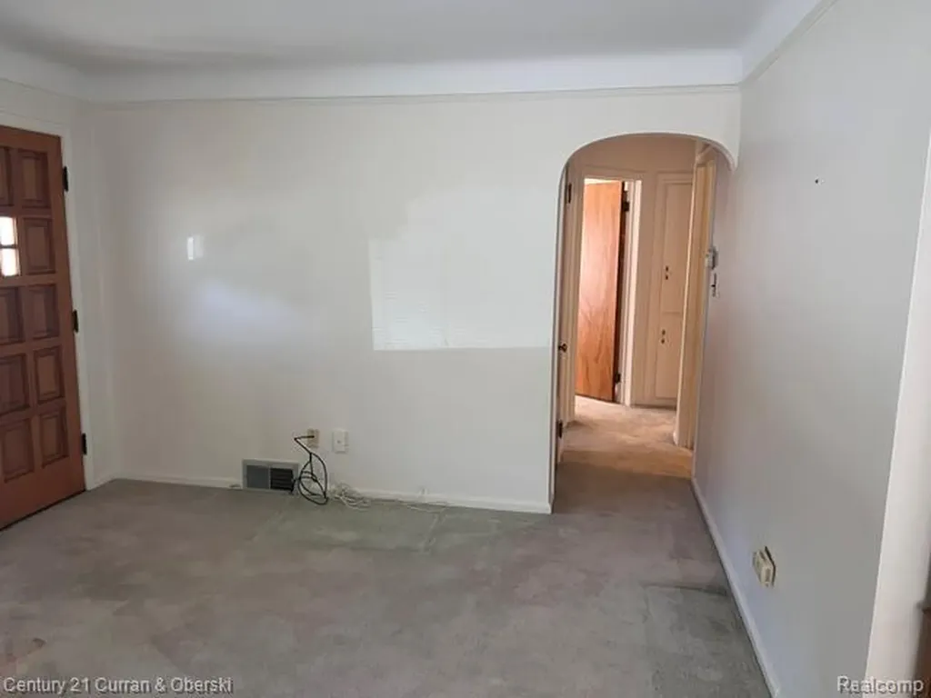 9912 Kinloch Redford Charter Township MI 48239