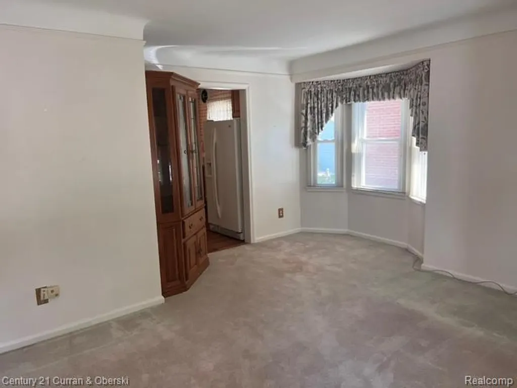 9912 Kinloch Redford Charter Township MI 48239
