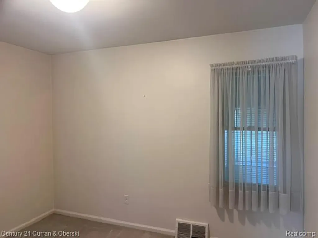 9912 Kinloch Redford Charter Township MI 48239