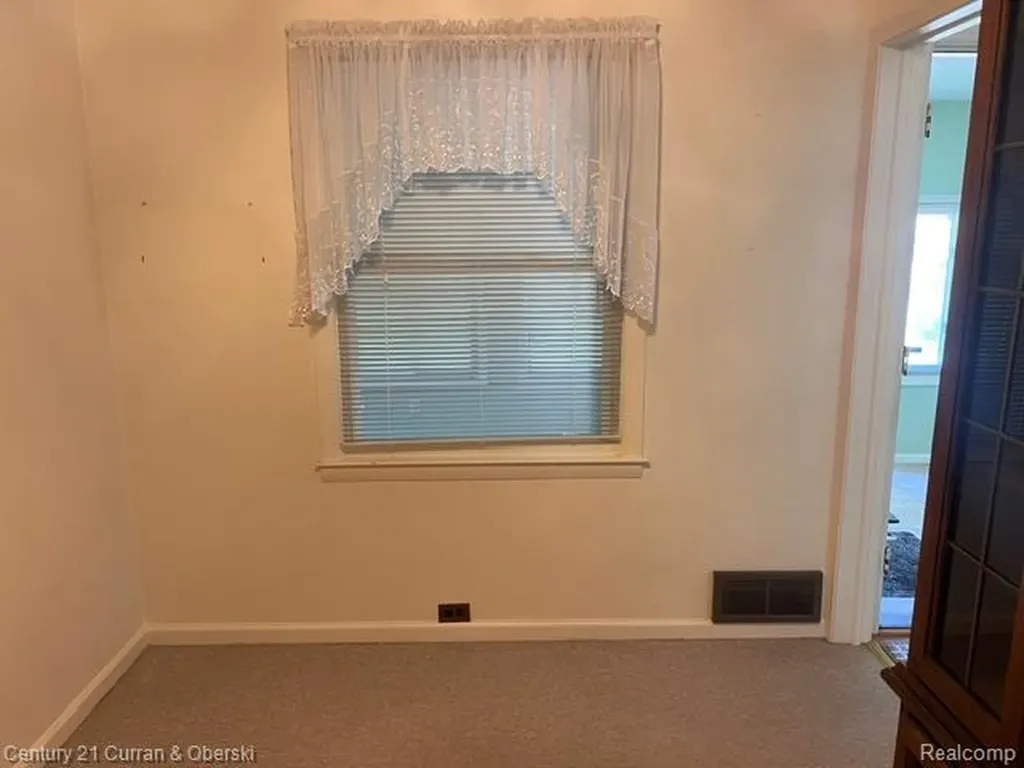 9912 Kinloch Redford Charter Township MI 48239