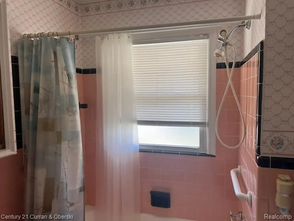 9912 Kinloch Redford Charter Township MI 48239
