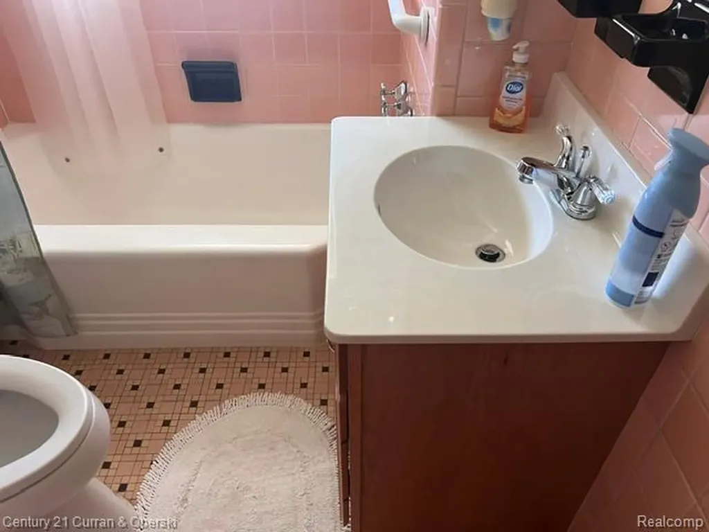 9912 Kinloch Redford Charter Township MI 48239