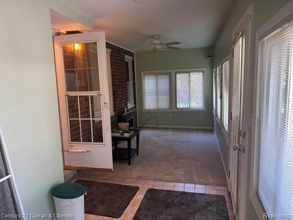 9912 Kinloch Redford Charter Township MI 48239