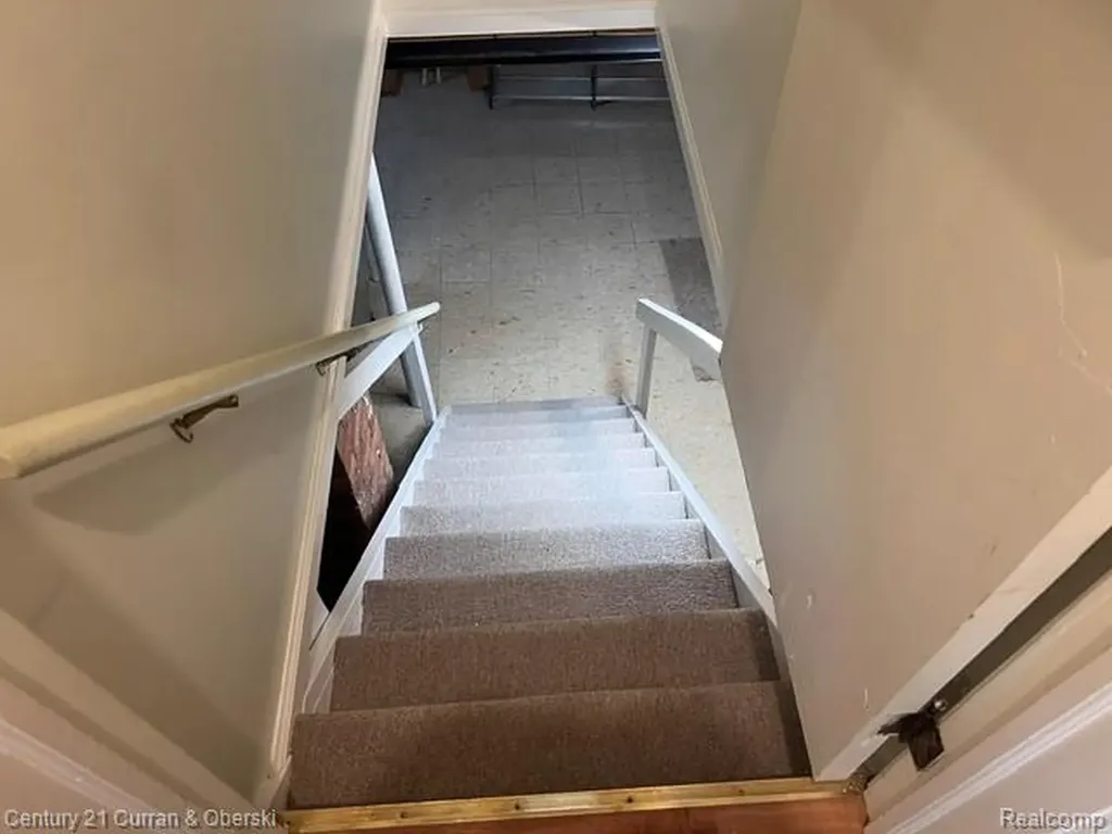 9912 Kinloch Redford Charter Township MI 48239