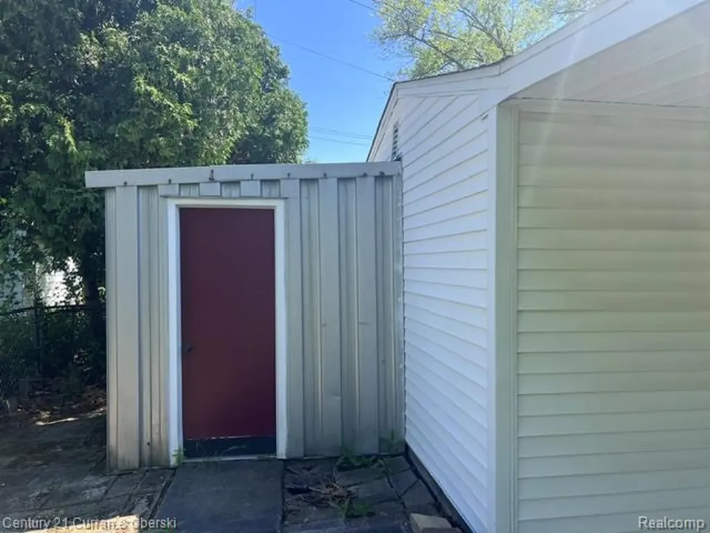 9912 Kinloch Redford Charter Township MI 48239