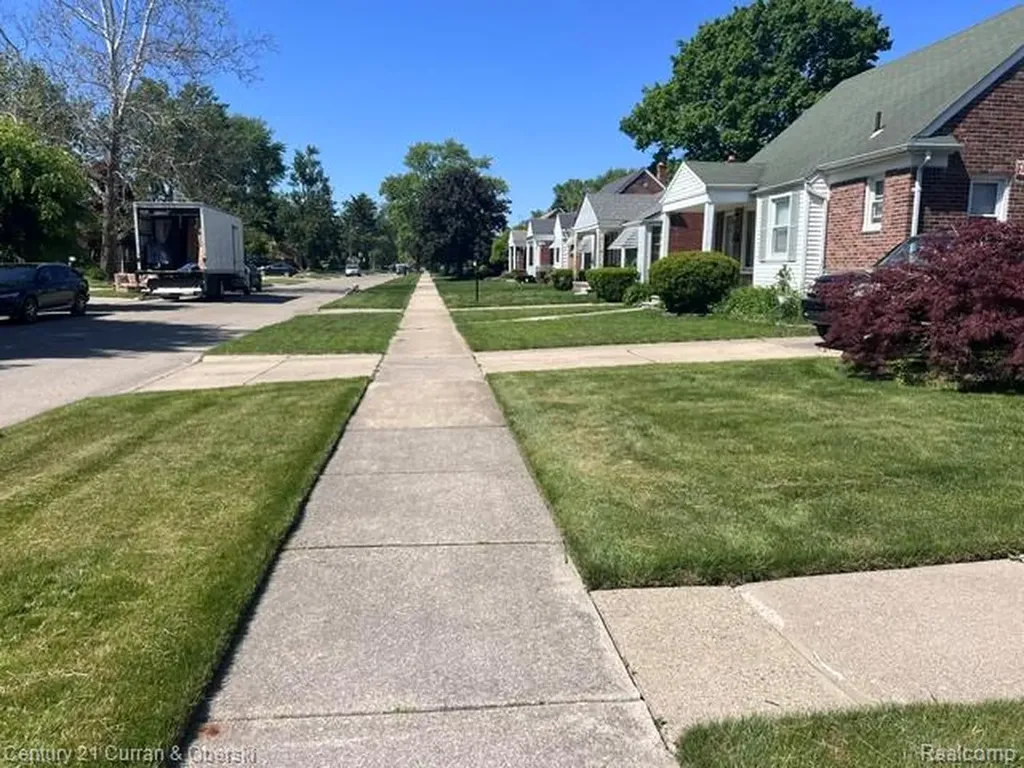 9912 Kinloch Redford Charter Township MI 48239