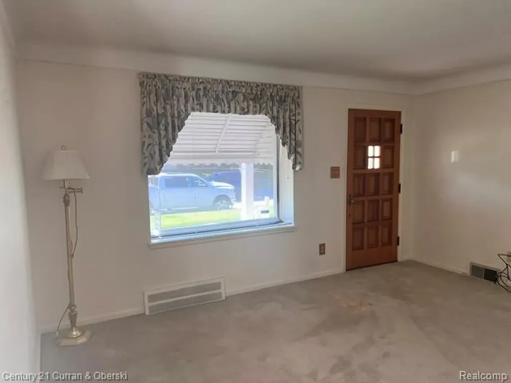 9912 Kinloch Redford Charter Township MI 48239