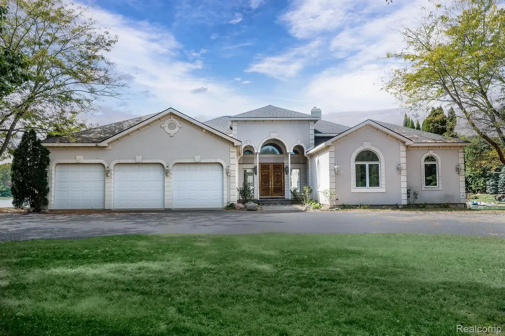68373 Lake Angela Pointe Richmond City MI 48062
