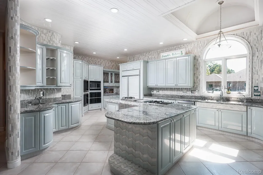 68373 Lake Angela Pointe Richmond City MI 48062