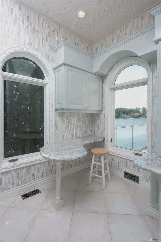 68373 Lake Angela Pointe Richmond City MI 48062
